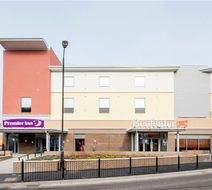 Premier Inn Yeovil Town Centre Exterior