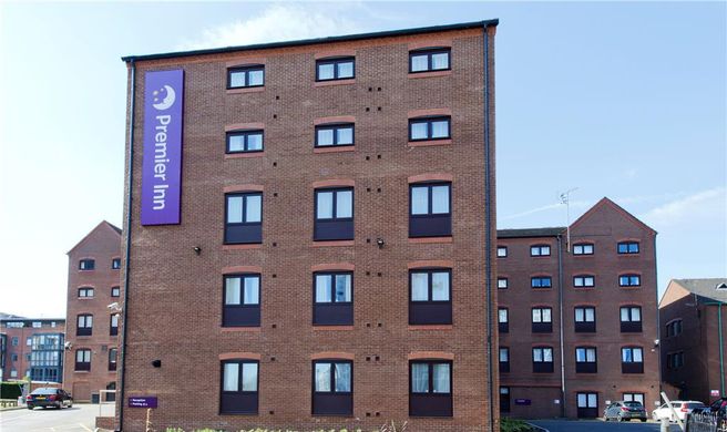 Premier Inn Bham Broad St (Canal Side) Exterior