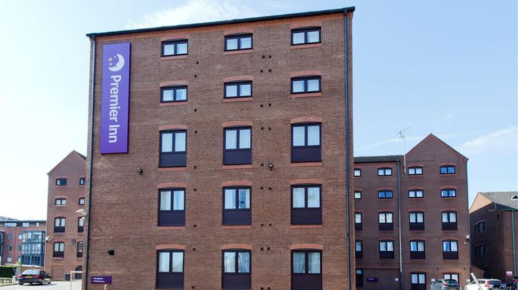 Premier Inn Bham Broad St (Canal Side) Exterior