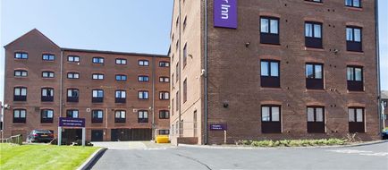 Premier Inn Bham Broad St (Canal Side) Exterior
