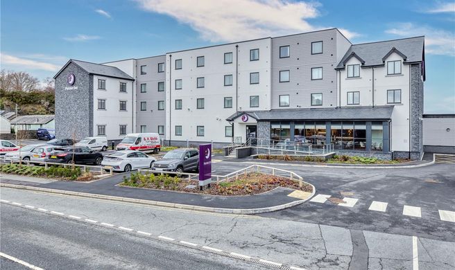 Premier Inn Porthmadog Exterior