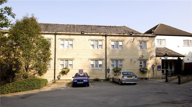 Premier Inn Stroud Exterior