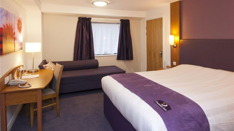 <b>Premier Inn Walsall Town Centre Room</b>. Images powered by <a href="https://iceportal.shijigroup.com/" title="IcePortal" target="_blank">IcePortal</a>.