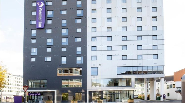 Premier Inn Hotel Woking Town Centre Exterior