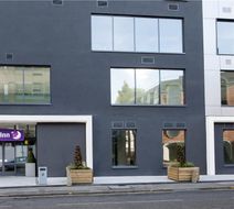Premier Inn Hotel Woking Town Centre Exterior