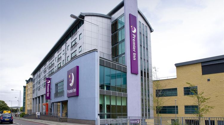 Premier Inn London Wimbledon South Exterior