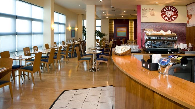 <b>Premier Inn London Wimbledon South Restaurant</b>. Images powered by <a href="https://iceportal.shijigroup.com/" title="IcePortal" target="_blank">IcePortal</a>.