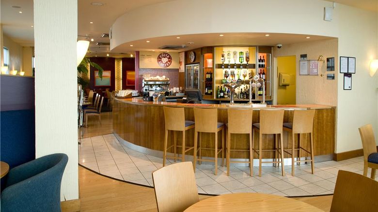<b>Premier Inn London Wimbledon South Restaurant</b>. Images powered by <a href="https://iceportal.shijigroup.com/" title="IcePortal" target="_blank">IcePortal</a>.