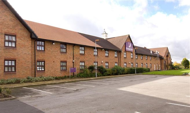 Premier Inn Crewe West Exterior