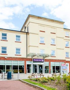 Premier Inn Stoke-Trentham Garden