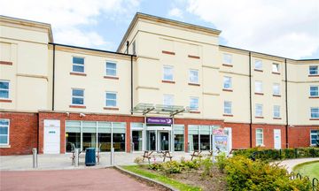 Premier Inn Stoke-Trentham Garden