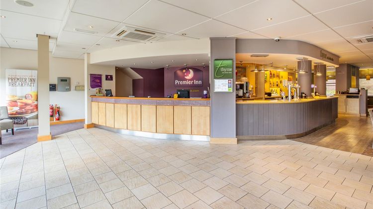Premier Inn Stoke-Trentham Garden Lobby
