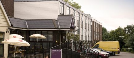 Premier Inn Epsom South Exterior
