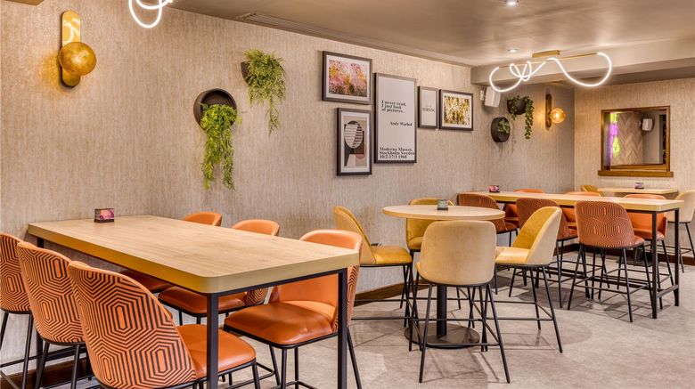 <b>Premier Inn Aldershot Restaurant</b>. Images powered by <a href="https://iceportal.shijigroup.com/" title="IcePortal" target="_blank">IcePortal</a>.