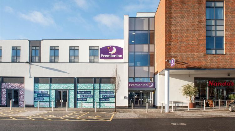 Premier Inn Trowbridge Exterior