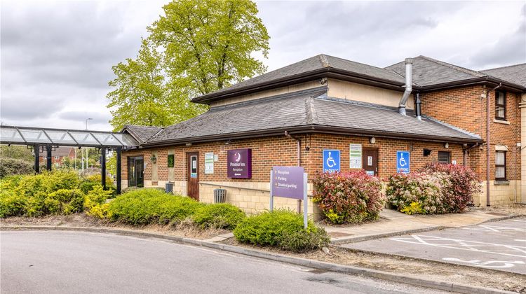 Premier Inn Bracknell Central Exterior