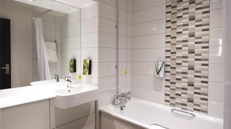 Premier Inn Monmouth hotel Room