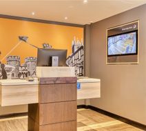 Premier Inn Milton Keynes - Willen Lake Lobby