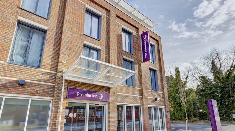 <b>Premier Inn Haywards Heath Exterior</b>. Images powered by <a href="https://iceportal.shijigroup.com/" title="IcePortal" target="_blank">IcePortal</a>.