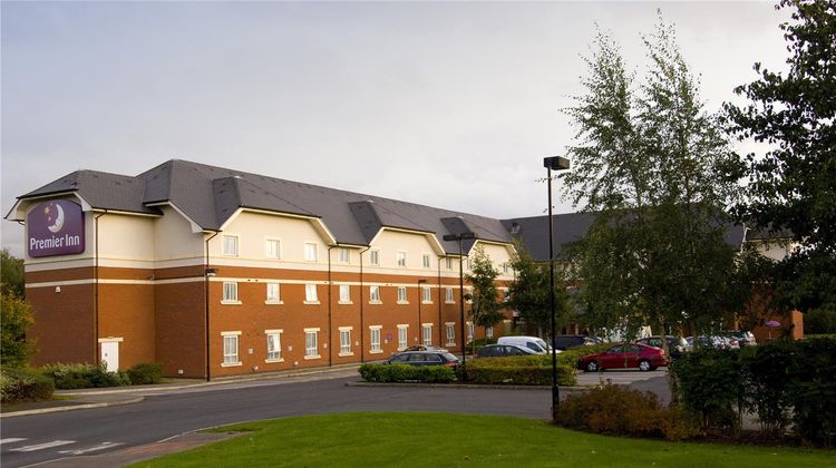 Premier Inn Warrington (M6-J21) Exterior