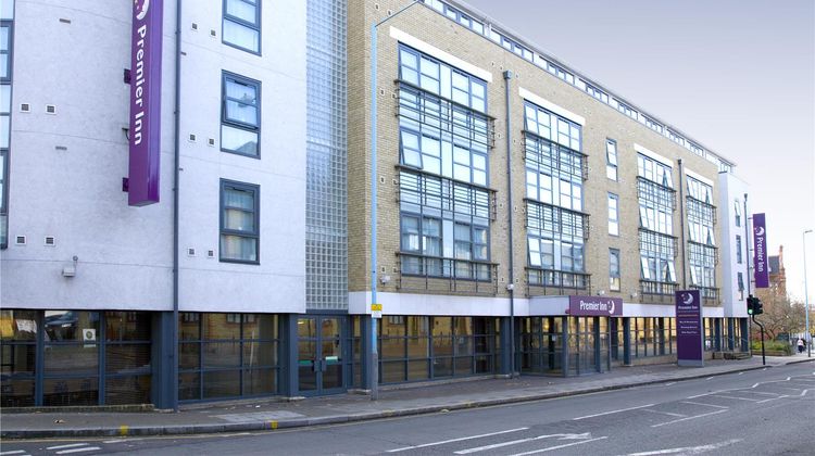 Premier Inn London Kew Exterior