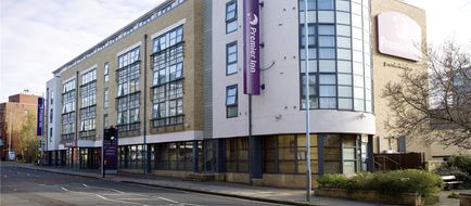 Premier Inn London Kew Exterior