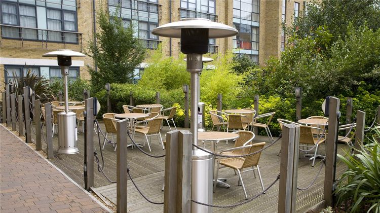 Premier Inn London Kew Exterior