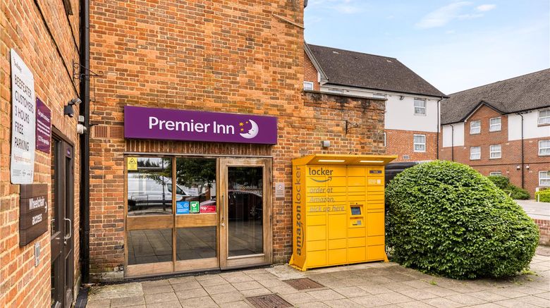 <b>Premier Inn London Harrow Exterior</b>. Images powered by <a href="https://iceportal.shijigroup.com/" title="IcePortal" target="_blank">IcePortal</a>.