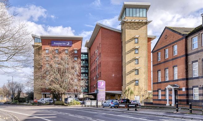 Premier Inn Southampton City Centre Exterior
