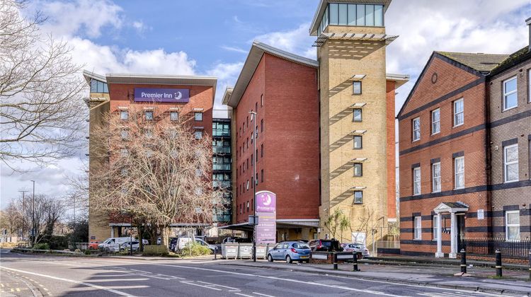Premier Inn Southampton City Centre Exterior