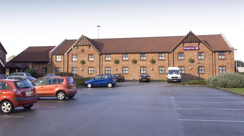 <b>Premier Inn Manchester (Denton) Exterior</b>. Images powered by <a href="https://iceportal.shijigroup.com/" title="IcePortal" target="_blank">IcePortal</a>.