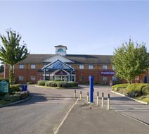 Premier Inn Luton South (M1, J9) Exterior