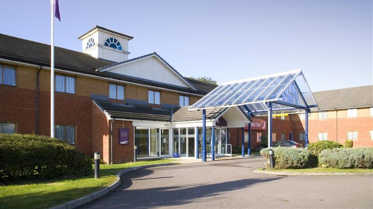 Premier Inn Luton South (M1, J9) Exterior