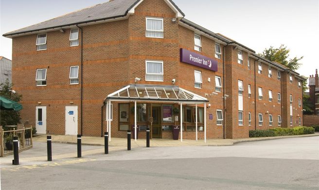 Premier Inn Leeds East Exterior