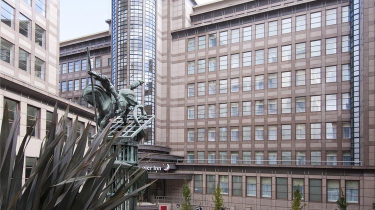 Premier Inn London Blackfriars Exterior