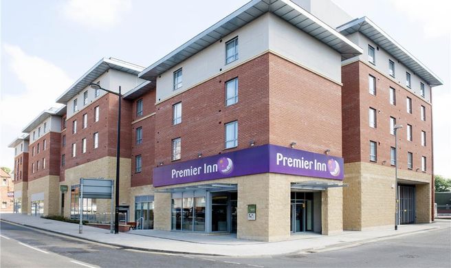 Premier Inn Lincoln City Centre Exterior