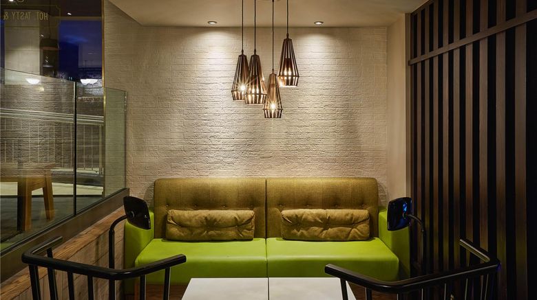 <b>hub by Premier Inn London Tower Bridge Restaurant</b>. Images powered by <a href="https://iceportal.shijigroup.com/" title="IcePortal" target="_blank">IcePortal</a>.