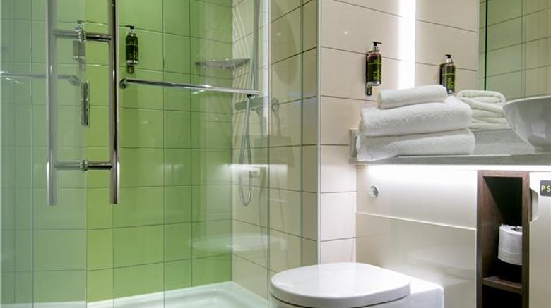 <b>hub by Premier Inn London Tower Bridge Room</b>. Images powered by <a href="https://iceportal.shijigroup.com/" title="IcePortal" target="_blank">IcePortal</a>.