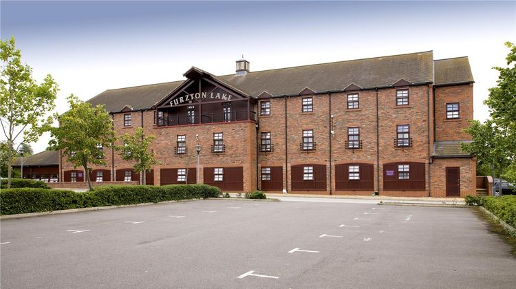 Premier Inn Milton Keynes (Furzton Lake) Exterior