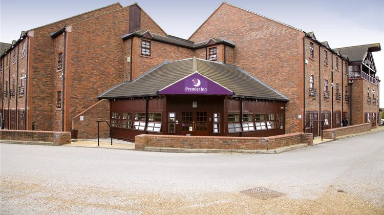 Premier Inn Milton Keynes (Furzton Lake) Exterior