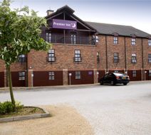 Premier Inn Milton Keynes (Furzton Lake) Exterior