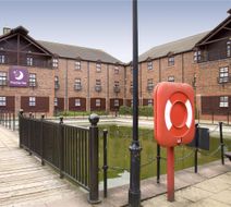 Premier Inn Milton Keynes (Furzton Lake) Exterior