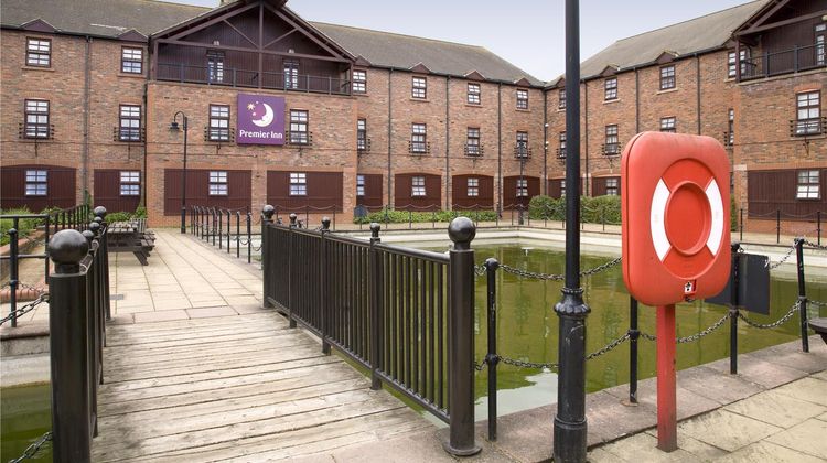 Premier Inn Milton Keynes (Furzton Lake) Exterior