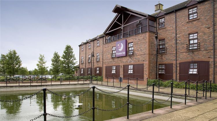 Premier Inn Milton Keynes (Furzton Lake) Exterior