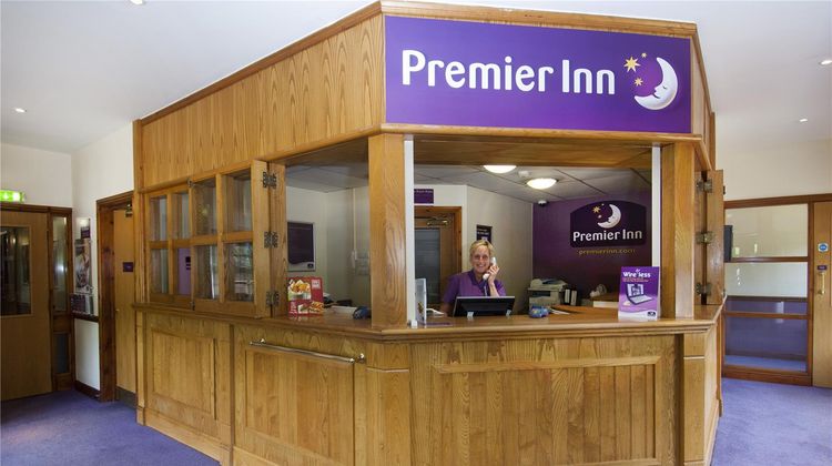 Premier Inn Milton Keynes (Furzton Lake) Lobby