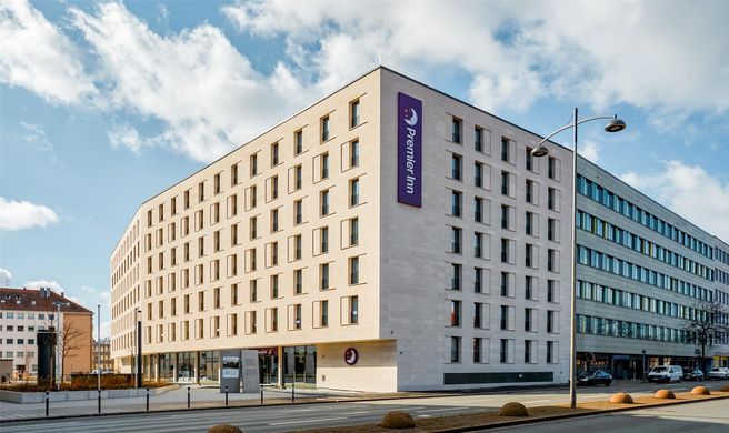Premier Inn Nurnberg City Opernhaus Exterior
