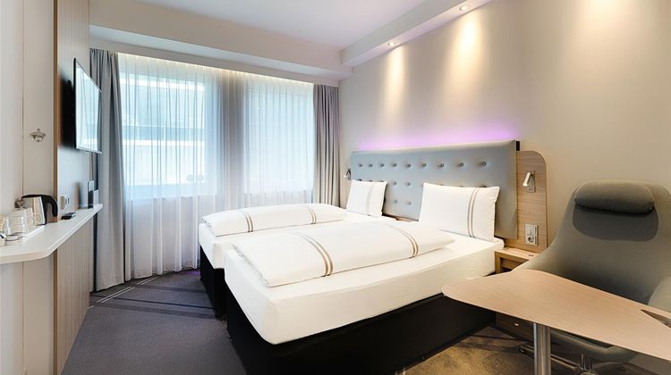 Premier Inn Frankfurt Westend Hotel Room