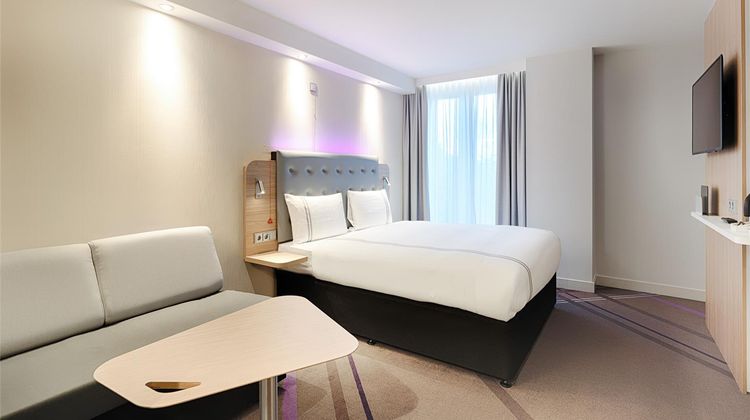 Premier Inn Frankfurt Westend Hotel Room