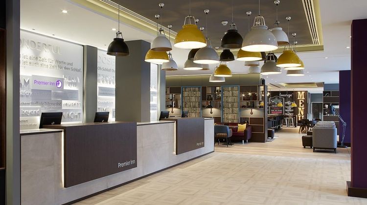 Premier Inn Frankfurt Messe Lobby