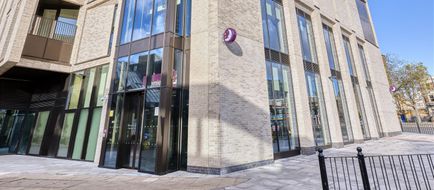 Premier Inn London Canary Wharf Exterior